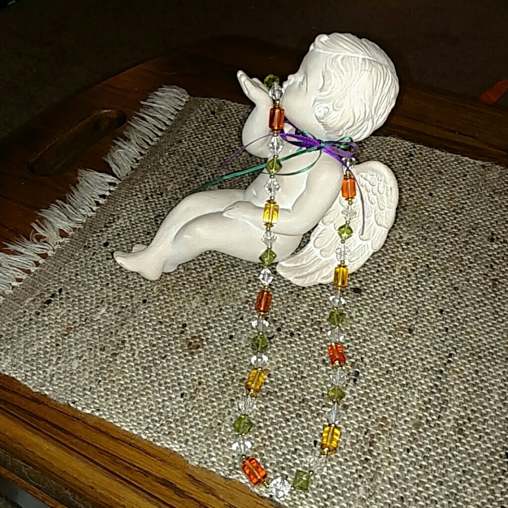 Vintage genuine lucite 24 in necklace